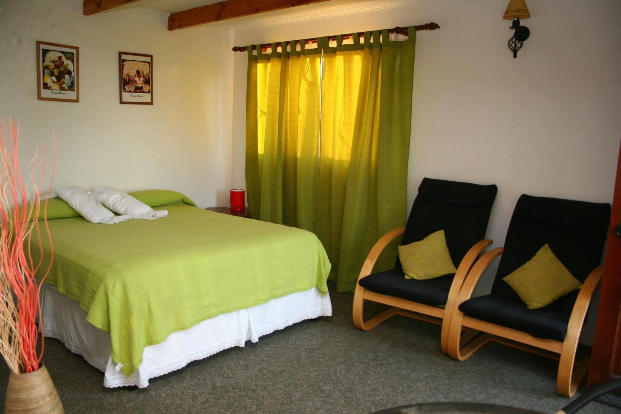 Hostal Sunset Hanga Roa Esterno foto