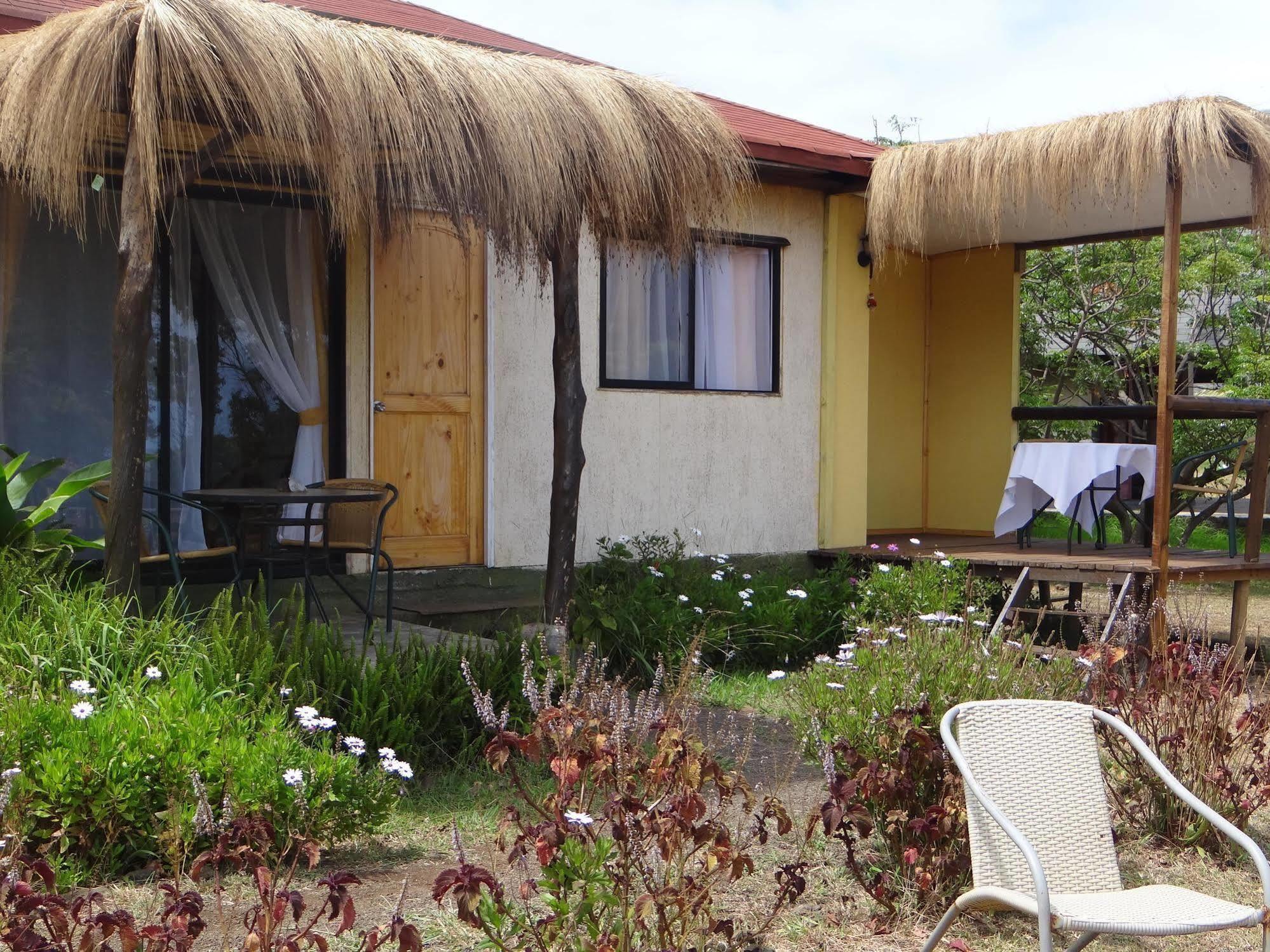 Hostal Sunset Hanga Roa Esterno foto